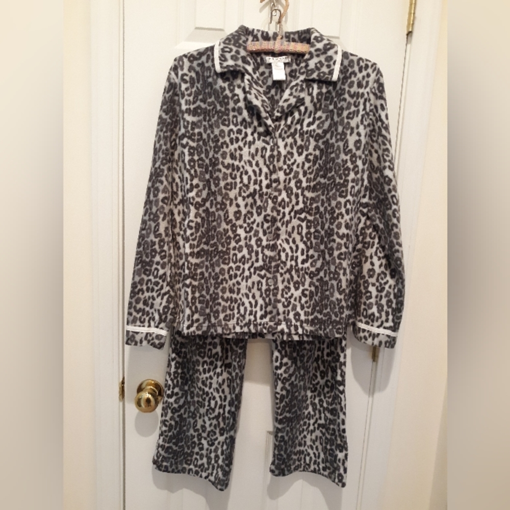 Hannah Lounge super soft pajamas